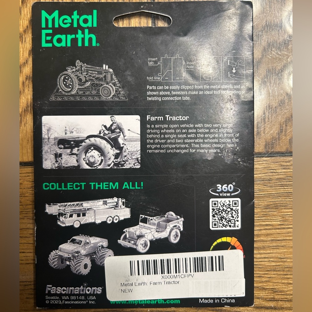 Metal Earth- Tractor Model - Picture 2 of 2